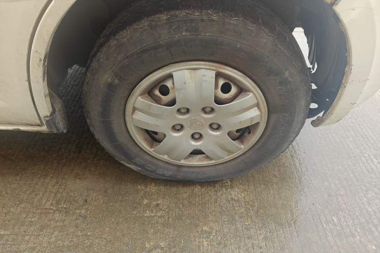 Used CHANGAN KAICHENG Ruixing EM60 2021 Pure Electric Van Transporter 60kW Right Front Wheel Hub