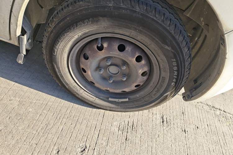Used CHANGAN KAICHENG Ruixing EM60 2021 Pure Electric Van Transporter 60kW Right Front Wheel Hub