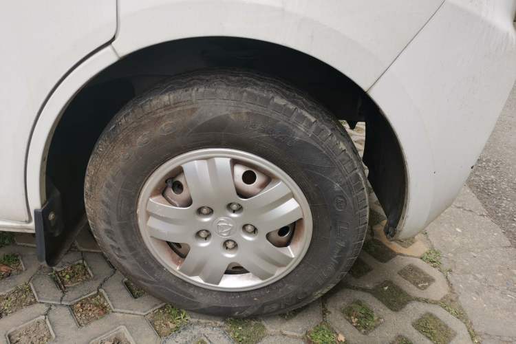 Used CHANGAN KAICHENG Ruixing EM60 2021 Pure Electric Van Transporter 70kW Right Front Wheel Hub