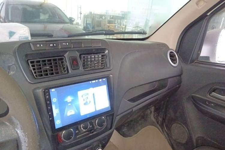 Used CHANGAN KAICHENG Ruixing EM60 2022 Pure Electric Van 4498 mm Long Flat Roof with Rear-Hinged Doors 2 Seats 60 kW 41.86 kWh Audio And AC Panel
