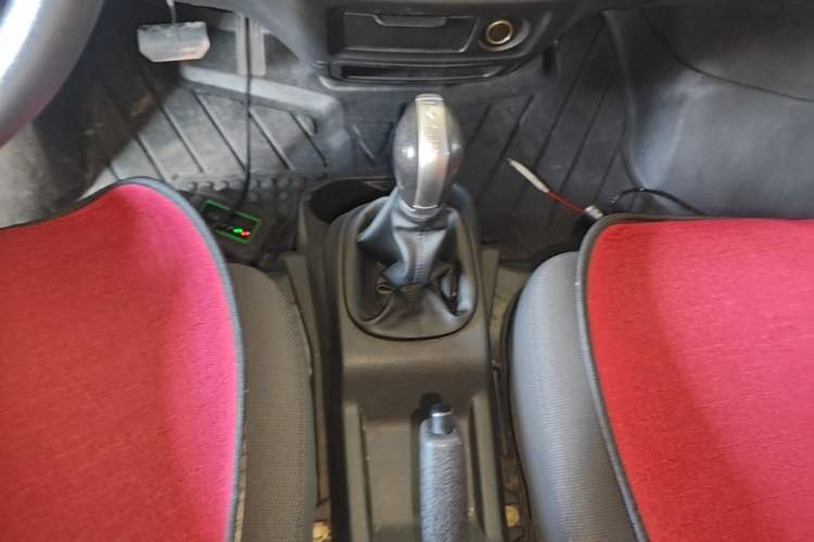 Used CHANGAN KAICHENG Ruixing EM60 2022 Pure Electric Van 4498 mm Long Flat Roof with Rear-Hinged Doors 2 Seats 60 kW 41.86 kWh Gear Lever