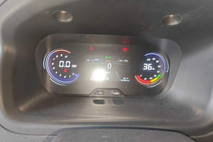 Used CHANGAN KAICHENG Ruixing EM60 2022 Pure Electric Van 4498 mm Long Flat Roof with Rear-Hinged Doors 2 Seats 60 kW 41.86 kWh Instrument Cluster
