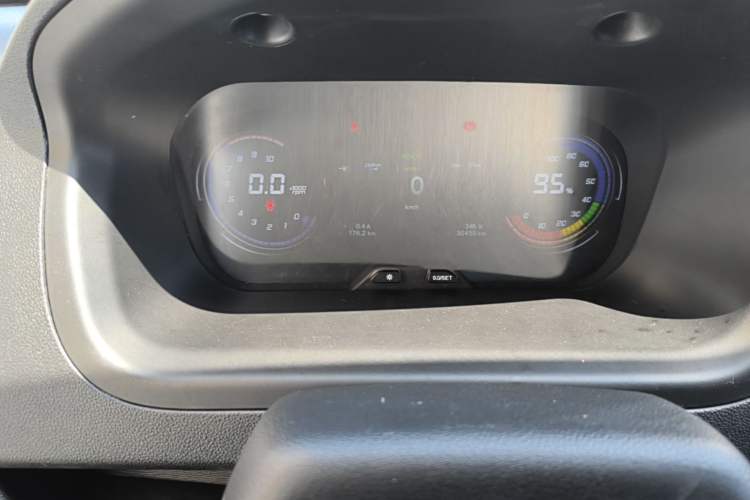 Used CHANGAN KAICHENG Ruixing EM60 2022 Pure Electric Van 4498 mm Long Flat Roof with Rear-Hinged Doors 2 Seats 60 kW 41.86 kWh Instrument Cluster