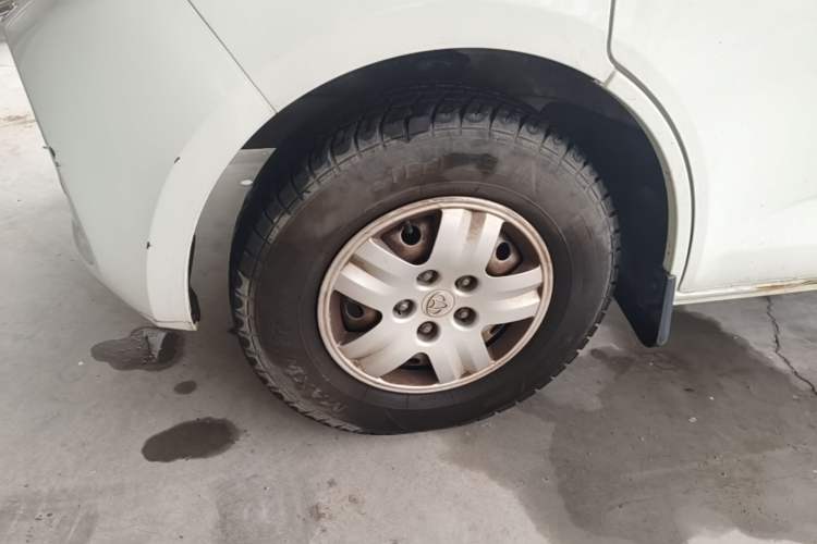Used CHANGAN KAICHENG Ruixing EM60 2022 Pure Electric Van 4498 mm Long Flat Roof with Rear-Hinged Doors 2 Seats 60 kW 41.86 kWh Left Front Wheel Hub
