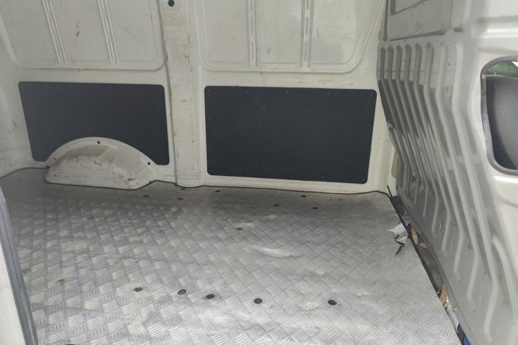 Used CHANGAN KAICHENG Ruixing EM60 2022 Pure Electric Van 4498 mm Long Flat Roof with Rear-Hinged Doors 2 Seats 60 kW 41.86 kWh Left Rear Seat