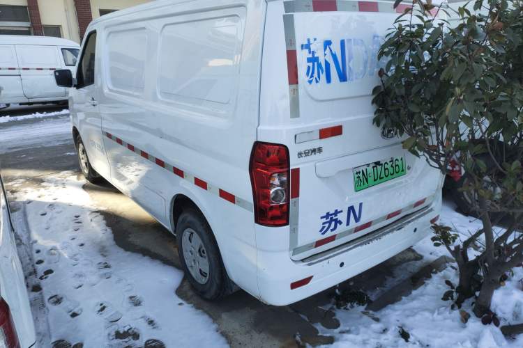 Used CHANGAN KAICHENG Ruixing EM60 2022 All-Electric Van 4498 mm Long Flat Roof with Rear-Hinged Doors 2 Seats 70 kW 41.86 kWh Rear Left 45 Deg