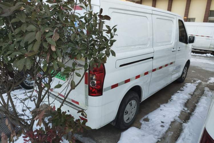 Used CHANGAN KAICHENG Ruixing EM60 2022 All-Electric Van 4498 mm Long Flat Roof with Rear-Hinged Doors 2 Seats 70 kW 41.86 kWh Rear Right 45 Deg