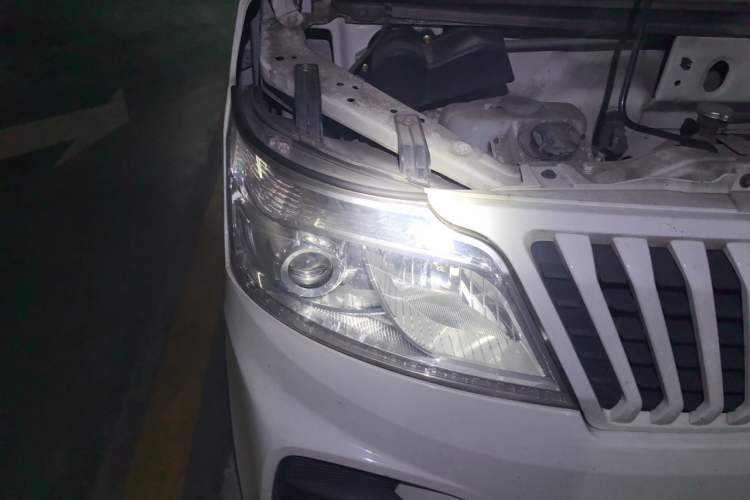 Used CHANGAN KAICHENG Ruixing EM60 2022 All-Electric Passenger Bus 4498 mm Long Flat Roof with Rear-Hinged Doors 7 Seats 60 kW 41.86 kWh Right Front Headlight
