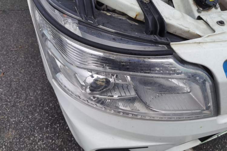 Used CHANGAN KAICHENG Ruixing EM60 2022 All-Electric Van 4498 mm Long Flat Roof Double-Swing Doors 2 Seats 60 kW 41.86 kWh Right Front Headlight