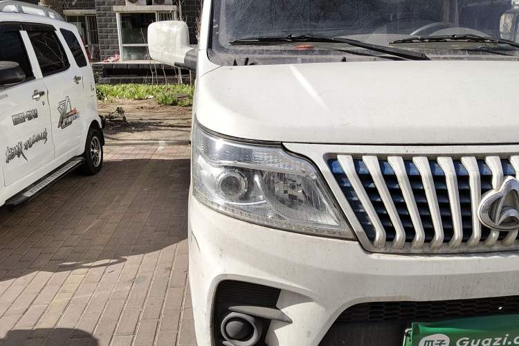 Used CHANGAN KAICHENG Ruixing EM60 2022 All-Electric Passenger Bus 4498 mm Long Flat Roof with Rear-Hinged Doors 7 Seats 60 kW 41.86 kWh Right Front Headlight