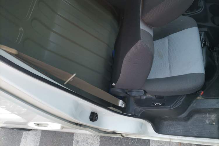 Used CHANGAN KAICHENG Ruixing EM60 2022 All-Electric Van 4498 mm Long Flat Roof with Rear-Hinged Doors 2 Seats 70 kW 41.86 kWh Right Front Seat