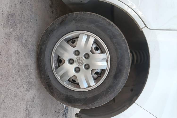 Used CHANGAN KAICHENG Ruixing EM60 2023 Pure Electric Bus 4525 mm Long Flat Roof with Rear-Hinged Doors 6 Seats 60 kW 41.86 kWh Right Front Wheel Hub