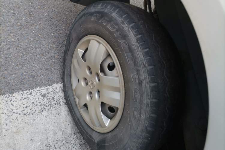 Used CHANGAN KAICHENG Ruixing EM60 2022 All-Electric Van 4498 mm Long Flat Roof with Rear-Hinged Doors 2 Seats 70 kW 41.86 kWh Right Rear Wheel Hub