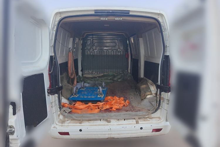 Used CHANGAN KAICHENG Ruixing EM60 2022 All-Electric Van 4498 mm Long Flat Roof Double-Swing Doors 2 Seats 60 kW 41.86 kWh Trunk