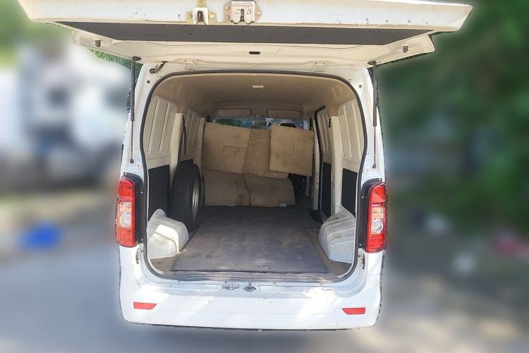 Used CHANGAN KAICHENG Ruixing EM60 2022 Pure Electric Van 4498 mm Long Flat Roof with Rear-Hinged Doors 2 Seats 60 kW 41.86 kWh Trunk