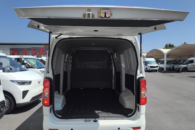 Used CHANGAN KAICHENG Ruixing EM60 2022 Pure Electric Van 4498 mm Long Flat Roof with Rear-Hinged Doors 2 Seats 60 kW 41.86 kWh Trunk