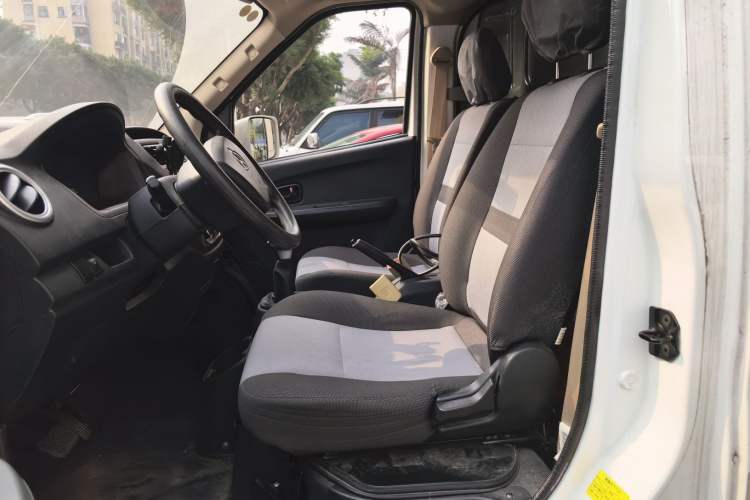 Used CHANGAN KAICHENG Ruixing EM60 2023 Pure Electric Van 4525 mm Long Flat Roof with Back-Hinged Doors 2 Seats 60 kW 38.7 kWh Left Front Seat