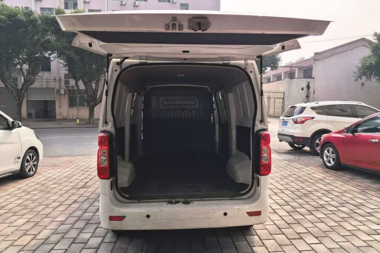 Used CHANGAN KAICHENG Ruixing EM60 2023 Pure Electric Van 4525 mm Long Flat Roof with Back-Hinged Doors 2 Seats 60 kW 38.7 kWh Trunk