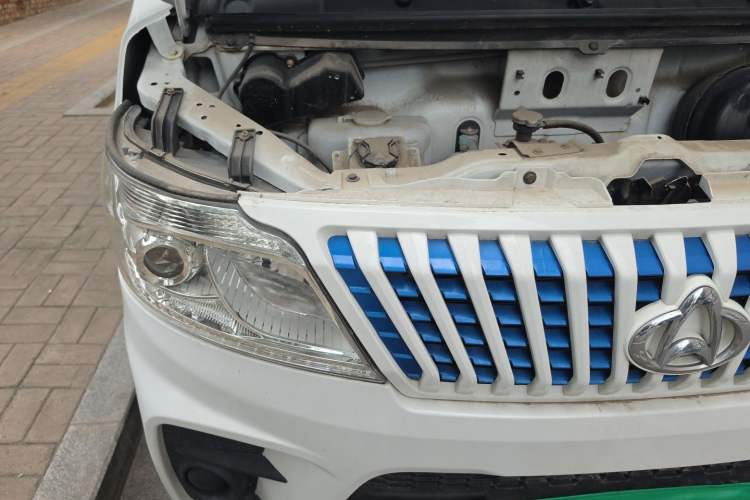 Used CHANGAN KAICHENG Ruixing EM60 2023 All-Electric Van 4525 mm Long Flat Roof with Side Doors 2 Seats 60 kW 38.7 kWh Engine Bay Right