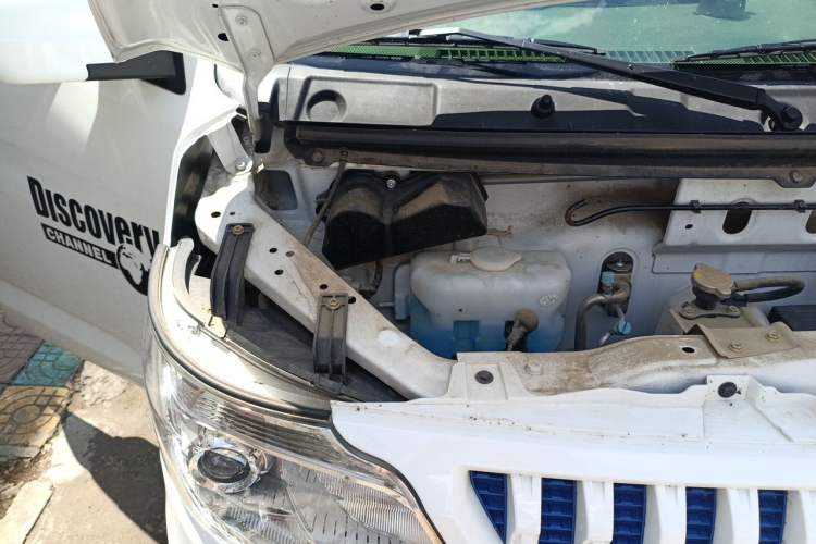 Used CHANGAN KAICHENG Ruixing EM60 2023 EM60 II 6-Seat Comfort Edition with Side-Hinged Doors Engine Bay Right
