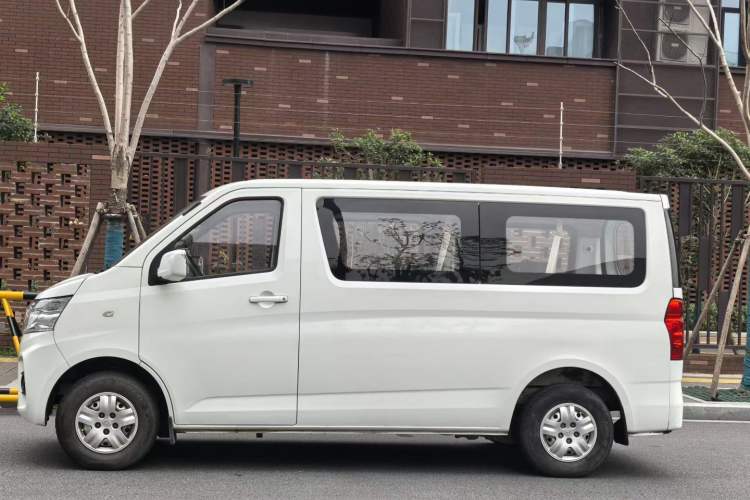 Used CHANGAN KAICHENG Ruixing EM60 2023 All-Electric Coach 4525 mm Long Flat Roof with Rear-Hinged Doors 6 Seats 60 kW 38.7 kWh Exterior 3