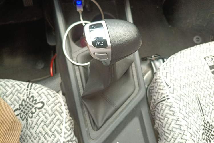 Used CHANGAN KAICHENG Ruixing EM60 2023 EM60 II 6-Seat Comfort Edition with Side-Hinged Doors Gear Lever