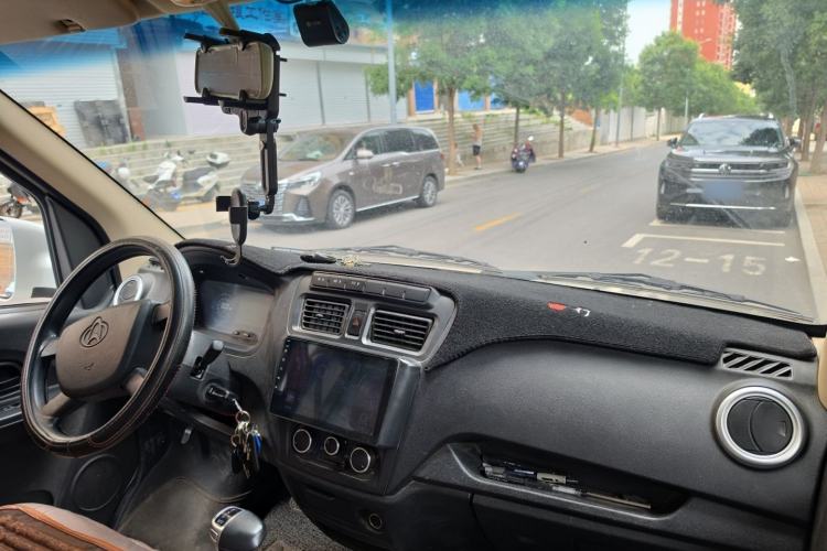 Used CHANGAN KAICHENG Ruixing EM60 2023 All-Electric Van 4525 mm Long Flat Roof with Side Doors 2 Seats 60 kW 38.7 kWh Headliner