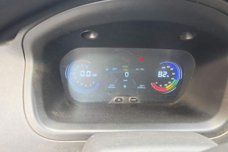 Used CHANGAN KAICHENG Ruixing EM60 2023 All-Electric Van 4525 mm Long Flat Roof with Side Doors 2 Seats 60 kW 38.7 kWh Instrument Cluster