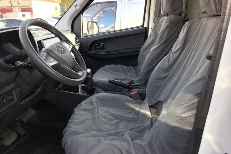 Used CHANGAN KAICHENG Ruixing EM60 2023 All-Electric Van 4525 mm Long Flat Roof with Side Doors 2 Seats 60 kW 38.7 kWh Interior 2