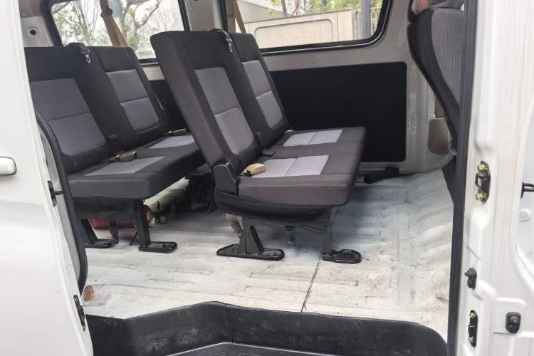Used CHANGAN KAICHENG Ruixing EM60 2023 All-Electric Coach 4525 mm Long Flat Roof with Rear-Hinged Doors 6 Seats 60 kW 38.7 kWh Interior 3