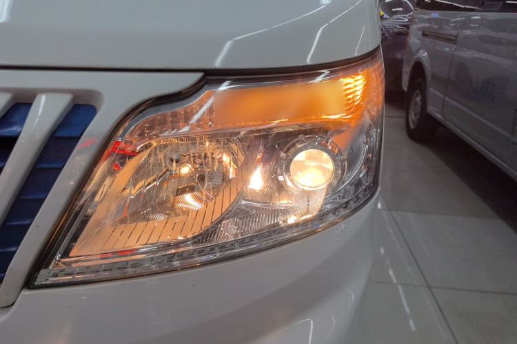 Used CHANGAN KAICHENG Ruixing EM60 2023 All-Electric Coach 4525 mm Long Flat Roof with Rear-Hinged Doors 6 Seats 60 kW 38.7 kWh Left Front Headlight
