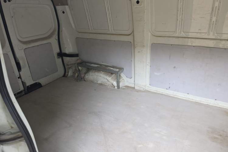 Used CHANGAN KAICHENG Ruixing EM60 2023 All-Electric Van 4525 mm Long Flat Roof with Side Doors 2 Seats 60 kW 38.7 kWh Left Rear Seat