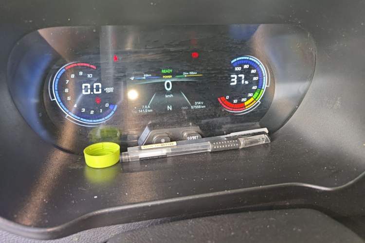 Used CHANGAN KAICHENG Ruixing EM60 2023 EM60 II 6-Seat Comfort Edition with Side-Hinged Doors Odometer Close Up