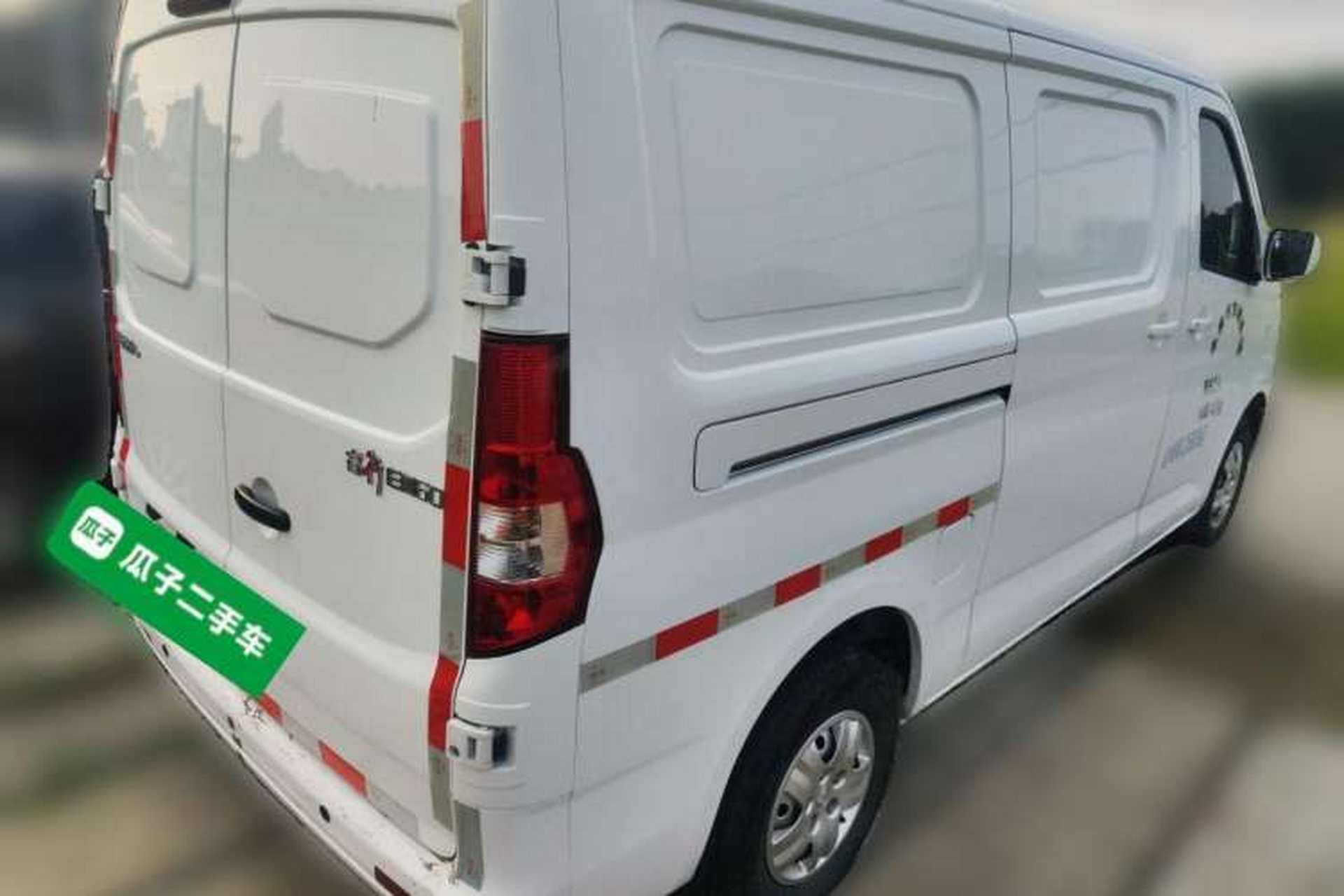 Used CHANGAN KAICHENG Ruixing EM60 2023 All-Electric Van 4525 mm Long Flat Roof with Side Doors 2 Seats 60 kW 38.7 kWh Rear Right 45 Deg