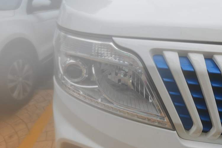 Used CHANGAN KAICHENG Ruixing EM60 2023 All-Electric Van 4525 mm Long Flat Roof with Side Doors 2 Seats 60 kW 38.7 kWh Right Front Headlight