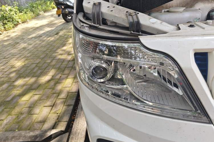 Used CHANGAN KAICHENG Ruixing EM60 2023 EM60 II 6-Seat Comfort Edition with Side-Hinged Doors Right Front Headlight