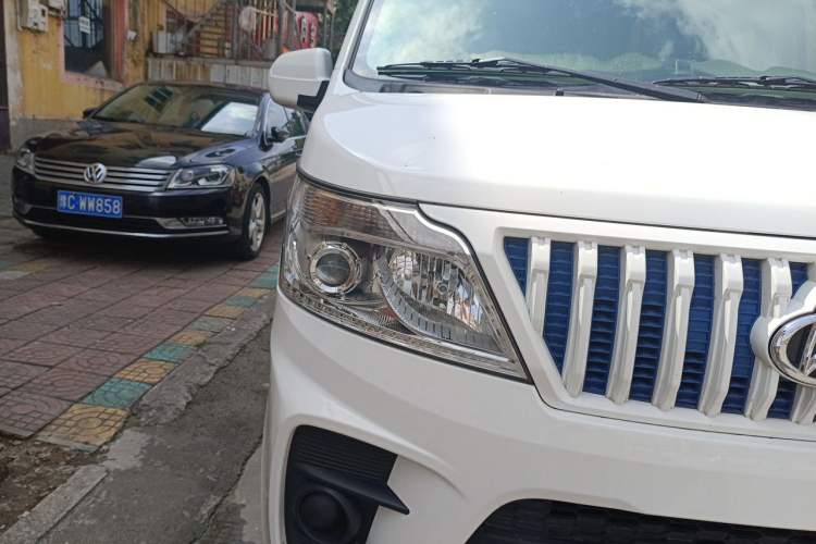 Used CHANGAN KAICHENG Ruixing EM60 2023 EM60 II 6-Seat Comfort Edition with Side-Hinged Doors Right Front Headlight