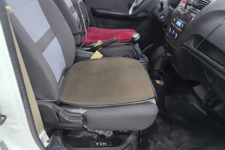 Used CHANGAN KAICHENG Ruixing EM60 2023 All-Electric Coach 4525 mm Long Flat Roof with Rear-Hinged Doors 6 Seats 60 kW 38.7 kWh Right Front Seat