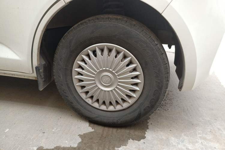 Used CHANGAN KAICHENG Ruixing EM60 2023 EM60 II 6-Seat Comfort Edition with Side-Hinged Doors Right Front Wheel Hub