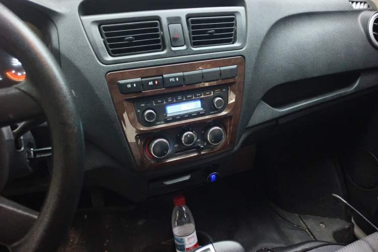 Used CHANGAN KAICHENG Ruixing EM60 2024 Comfort Model 6 Seats 41.86 kWh Side-Hinged Doors Audio And AC Panel