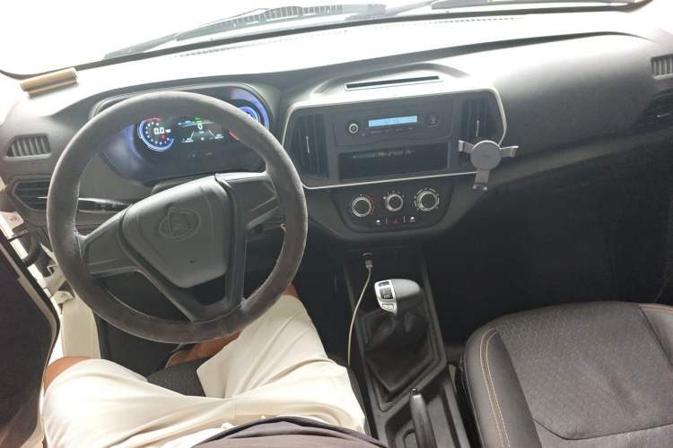 Used CHANGAN KAICHENG Ruixing EM60 2024 300 km Range Comfort-Style Dual-Side Design 2 Seats 41.86 kWh Center Console