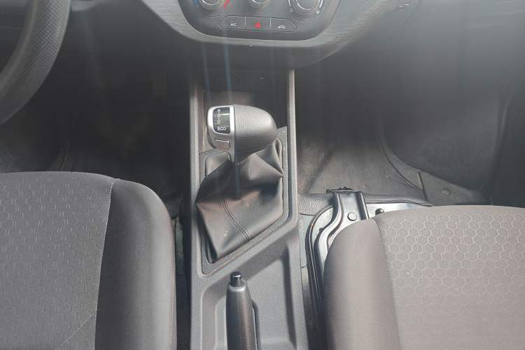 Used CHANGAN KAICHENG Ruixing EM60 2024 Comfort Model 6 Seats 41.86 kWh Liftback Doors Gear Lever
