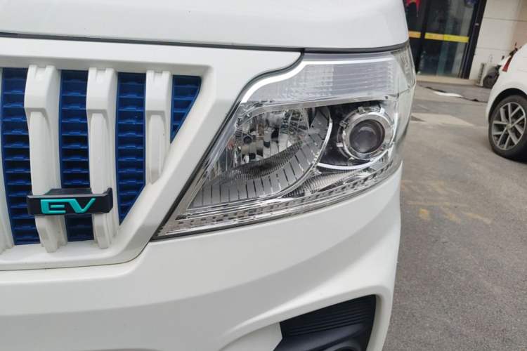 Used CHANGAN KAICHENG Ruixing EM60 2024 Comfort Model 6 Seats 41.86 kWh Side-Hinged Doors Left Front Headlight