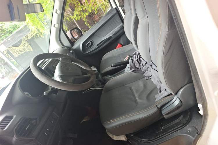 Used CHANGAN KAICHENG Ruixing EM60 2024 300 km Range Comfort-Style Dual-Side Design 2 Seats 41.86 kWh Left Front Seat