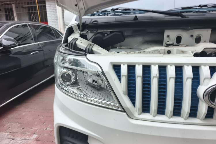 Used CHANGAN KAICHENG Ruixing EM60 2024 Comfort Model 6 Seats 41.86 kWh Side-Hinged Doors Right Front Headlight