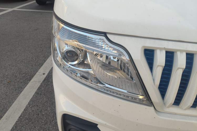 Used CHANGAN KAICHENG Ruixing EM60 2024 Comfort Model 6 Seats 41.86 kWh Side-Hinged Doors Right Front Headlight