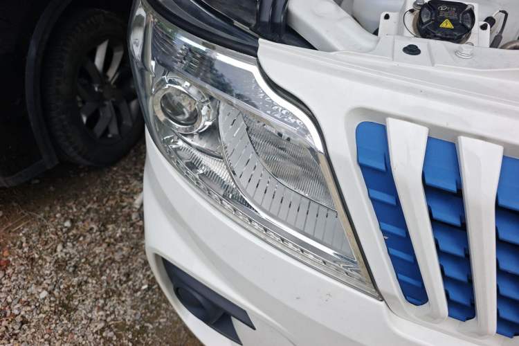 Used CHANGAN KAICHENG Ruixing EM60 2024 300 km Range Comfort-Style Dual-Side Design 2 Seats 41.86 kWh Right Front Headlight