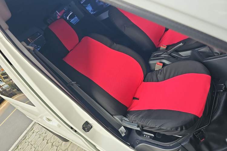 Used CHANGAN KAICHENG Ruixing EM60 2024 Comfort Model 6 Seats 41.86 kWh Side-Hinged Doors Right Front Seat