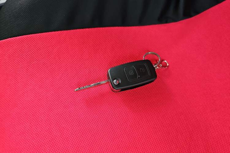 Used CHANGAN KAICHENG Ruixing EM60 2024 Comfort Model 6 Seats 41.86 kWh Side-Hinged Doors Vehicle Key