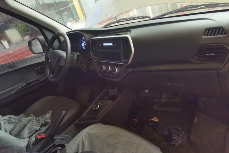 Used CHANGAN KAICHENG Ruixing EM60 2025 Passenger Version Comfort Model 6 Seats 300 km Liftback Door Center Console